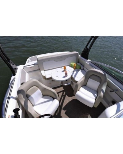 Пластиковый катер Sea Ray 220 Sundeck