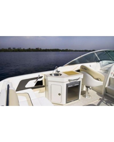 Пластиковый катер Sea Ray 235 Weekender